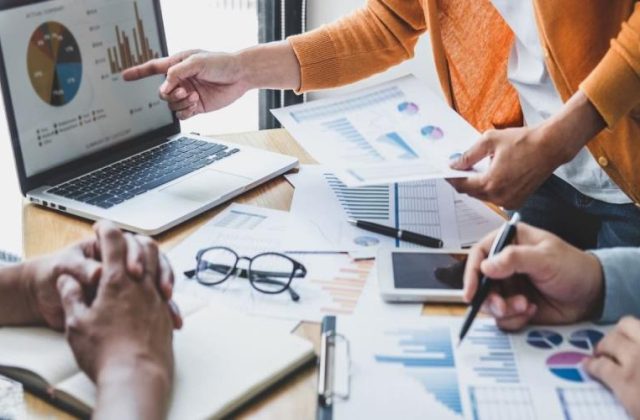 The Benefits of Pursuing a Professional Track in Financial Accounting
